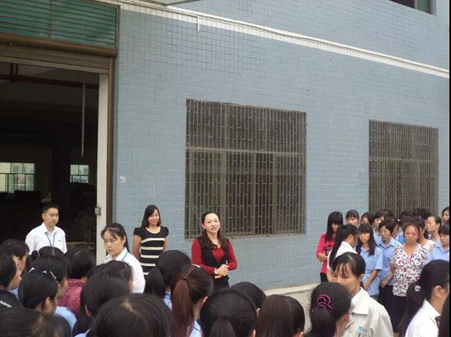員工尹秀梅老公住院，其家庭極為貧困，公司···